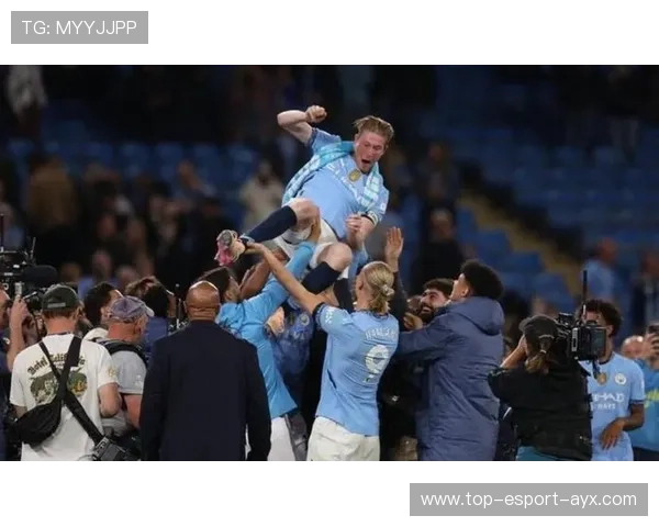 德布劳内预判落点极准的转移让曼城瞬间扭转局面